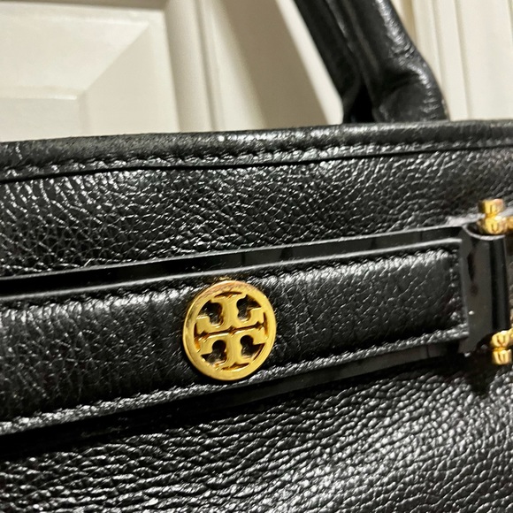 Tory Burch pebble grain leather bag w/ removable strap - Picture 3 of 16